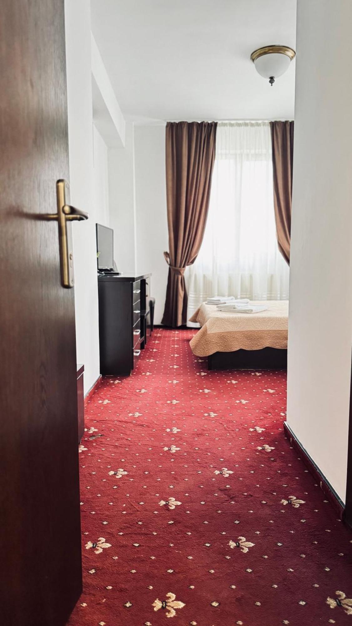 Hotel Sorelo Piteşti Exterior foto